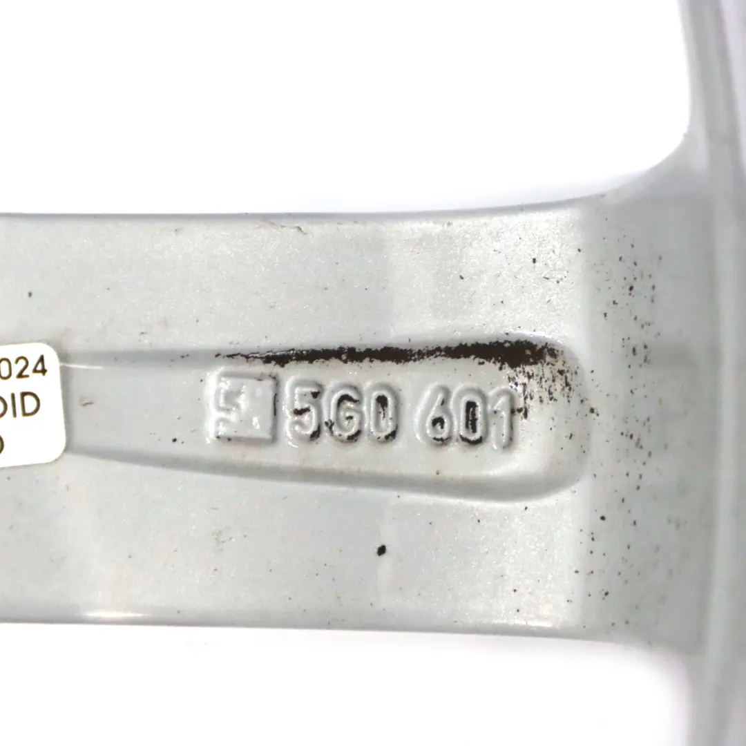 Srebrna Felga Aluminiowa 17" 7J ET49 do Volkswagen Golf Mk7 o numerze 5G0601025CH Volkswagen Golf Mk7 Srebrna Felga Aluminiowa 17" 7J ET49 - SKU 5G0601025CH-2 - Numer Części 5G0601025CH