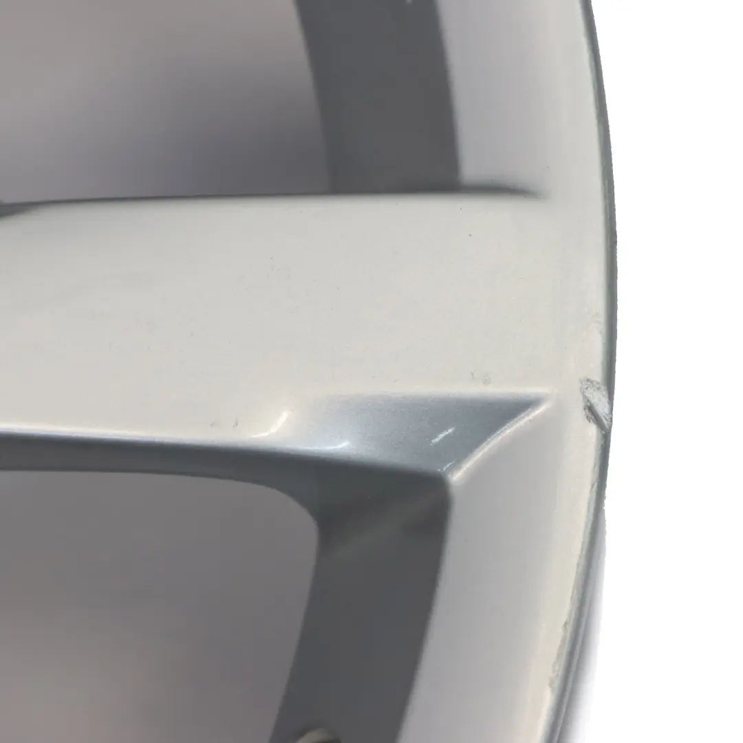 Srebrna Felga Aluminiowa 17" 7J ET49 do Volkswagen Golf Mk7 o numerze 5G0601025CH Volkswagen Golf Mk7 Srebrna Felga Aluminiowa 17" 7J ET49 - SKU 5G0601025CH-2 - Numer Części 5G0601025CH