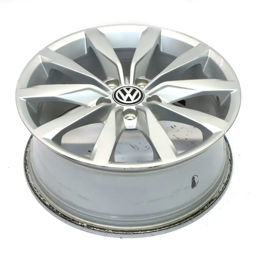 Srebrna Felga Aluminiowa 17" 7J ET49 do Volkswagen Golf Mk7 o numerze 5G0601025CH Volkswagen Golf Mk7 Srebrna Felga Aluminiowa 17" 7J ET49 - SKU 5G0601025CH-2 - Numer Części 5G0601025CH