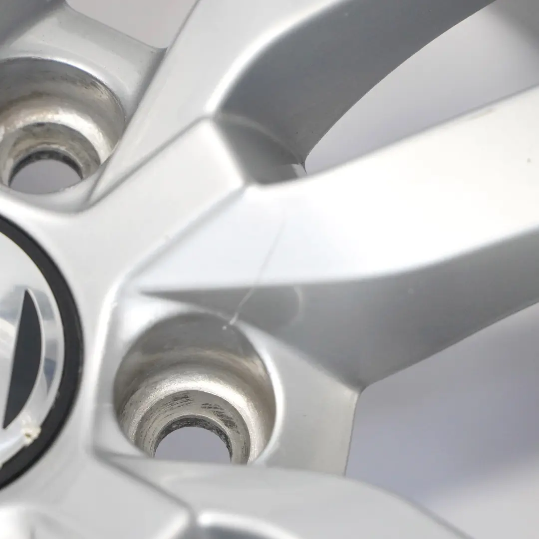 Cerchio lega argento 16" 6.5J ET:33 Star Spoke per Volkswagen Tiguan 5N con numero di parte 5N0601025R Volkswagen Tiguan 5N Cerchio lega argento 16" 6.5J ET:33 Star Spoke - SKU 5N0601025R-1 - Numero di parte 5N0601025R