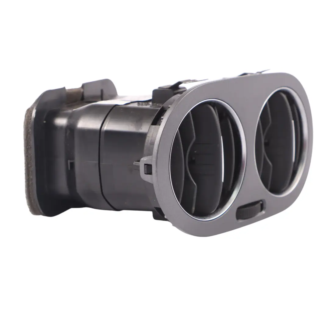 Kratki Nawiewu Deski Rozdzielczej Prawy do Volkswagen Tiguan 5N o numerze 5N0819704C Volkswagen Tiguan 5N Kratki Nawiewu Deski Rozdzielczej Prawy - SKU 5N0819704C - Numer Części 5N0819704C