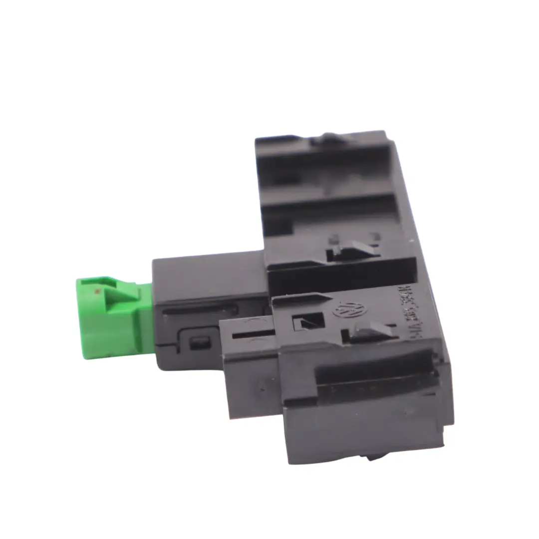 Prise USB Connecteur d'entrée Media Port 81A035736 pour Volkswagen Golf Sportsvan à propos du numéro de pièce 5TA883324B Volkswagen Golf Sportsvan Prise USB Connecteur d'entrée Media Port 81A035736 - SKU 5TA883324B - Numéro de pièce 5TA883324B