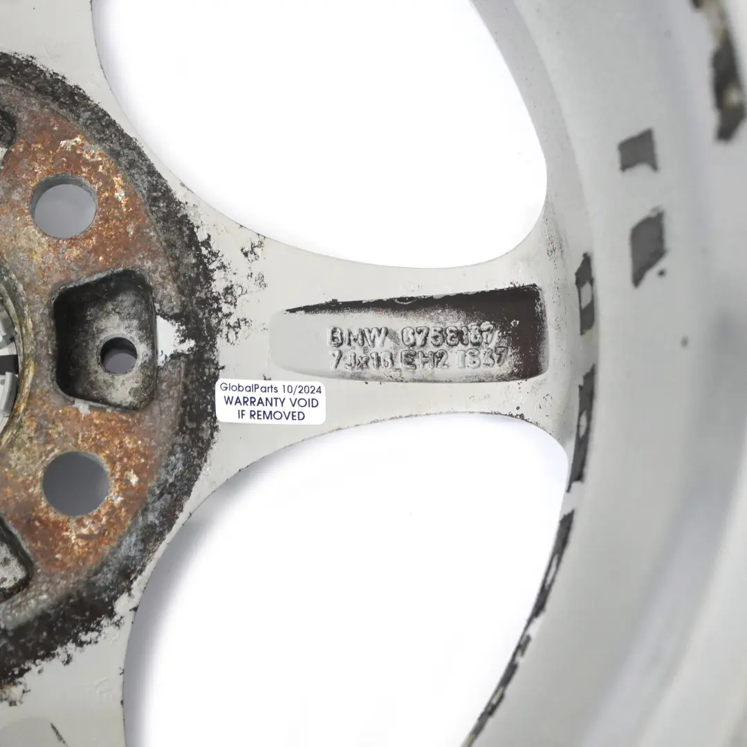 Jante argentée en alliage 16" 7J ET:47 La flèche l'étoile pour BMW Z4 E85 à propos du numéro de pièce 6758187 BMW Z4 E85 Jante argentée en alliage 16" 7J ET:47 La flèche l'étoile - SKU 6758187-2 - Numéro de pièce 6758187