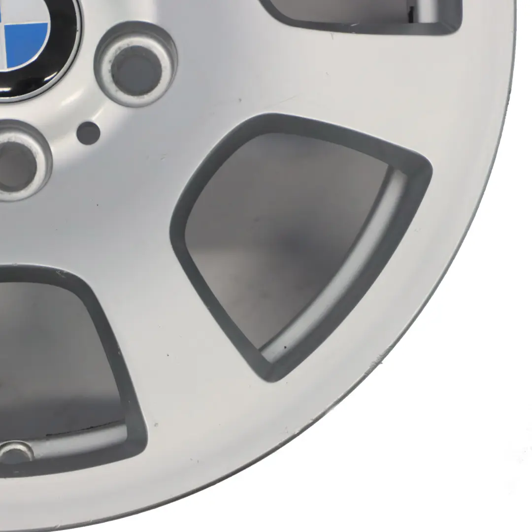 Llanta de aleación BMW E60 E61 16" ET:20 7J Trapezoid Spoke 134 para con número de pieza 6762000 Llanta de aleación BMW E60 E61 16" ET:20 7J Trapezoid Spoke 134 - SKU 6762000-2 - Número de pieza 6762000