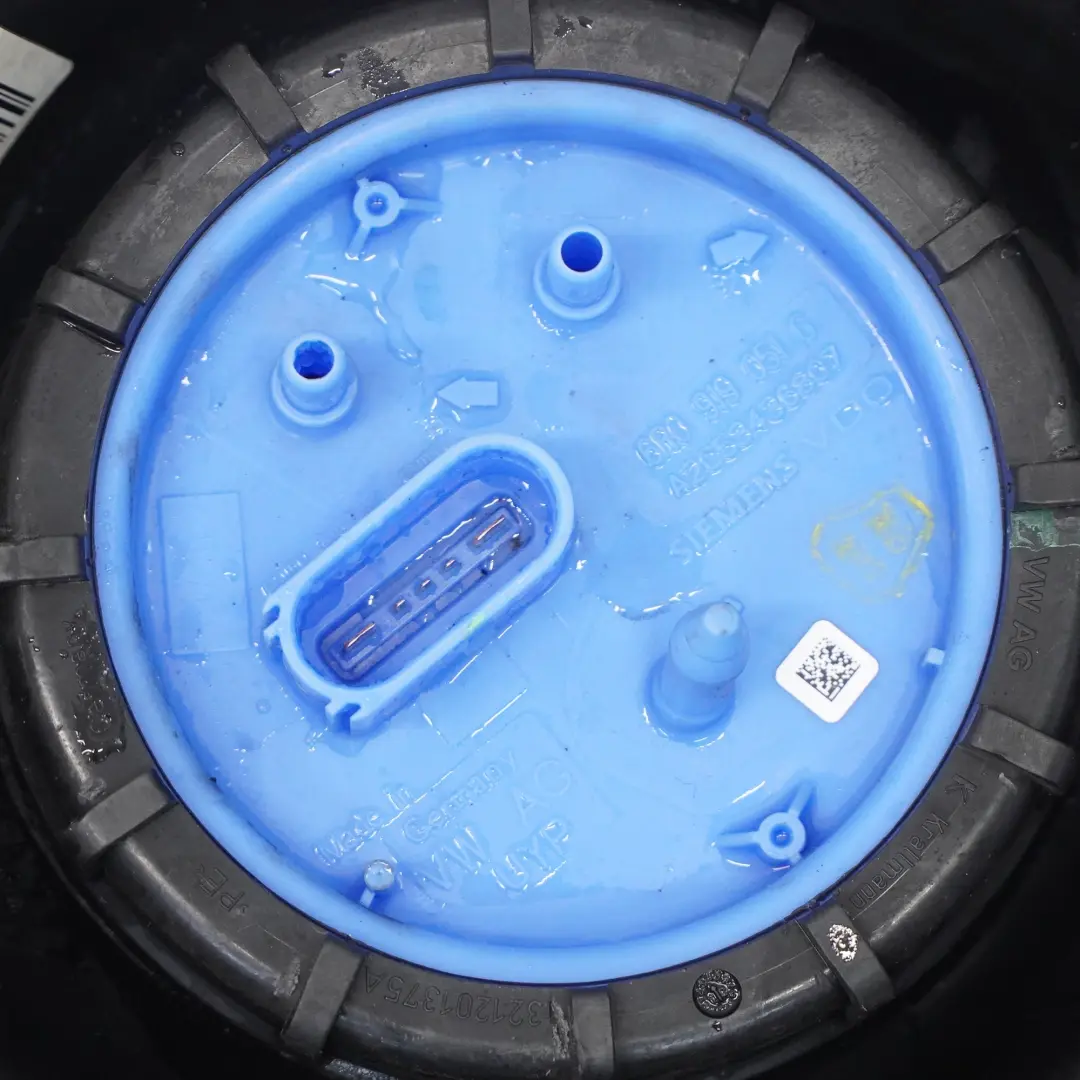 Reservoir Complete to Audi A1 8X 1.4 Petrol Fuel Tank with Part number 6R0201060T Audi A1 8X 1.4 Petrol Fuel Tank Reservoir Complete - SKU 6R0201060T - Part number 6R0201060T