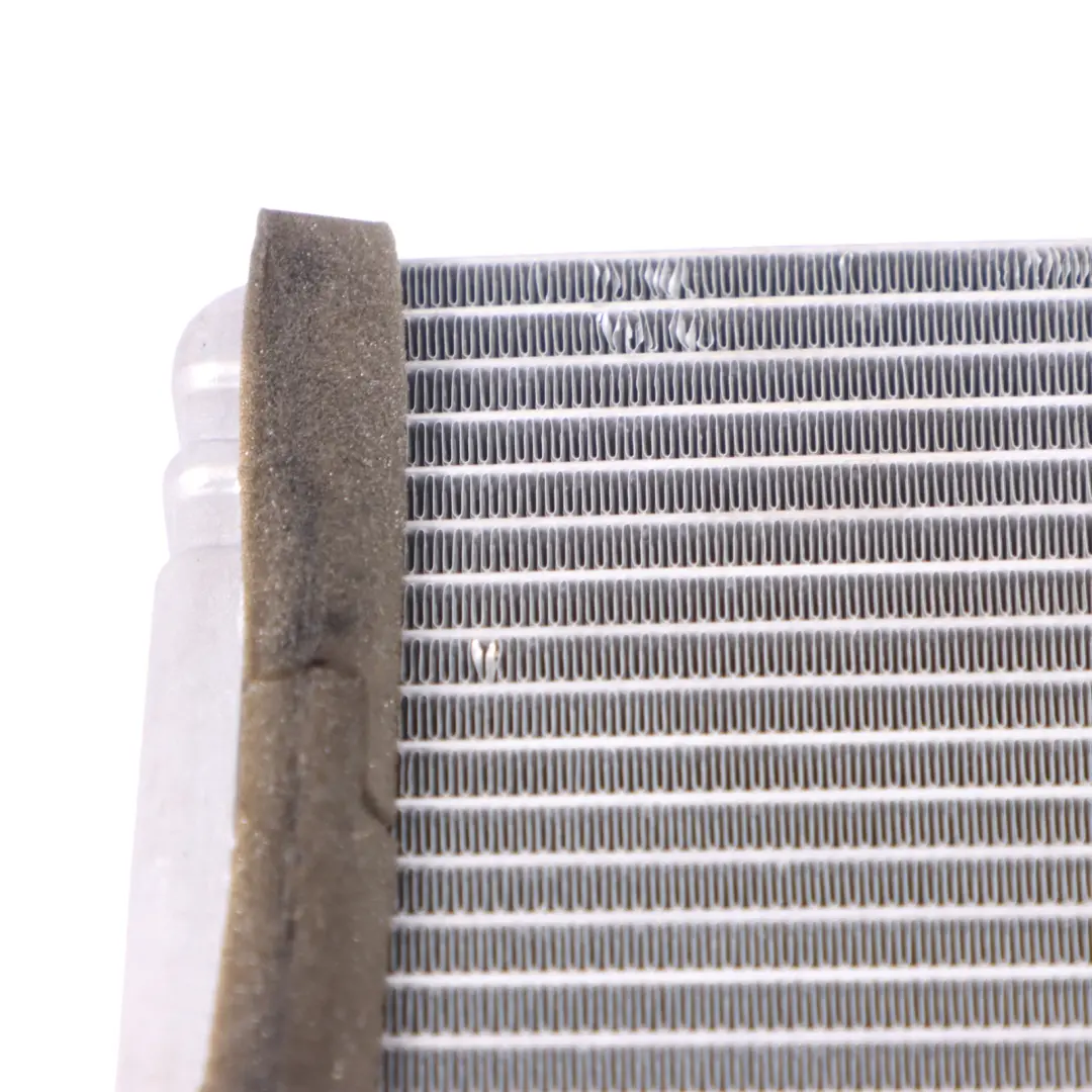 Chauffage Matrix Noyau Radiateur Échangeur de chaleur pour Audi A1 8X à propos du numéro de pièce 6R0819031 Audi A1 8X Chauffage Matrix Noyau Radiateur Échangeur de chaleur - SKU 6R0819031 - Numéro de pièce 6R0819031