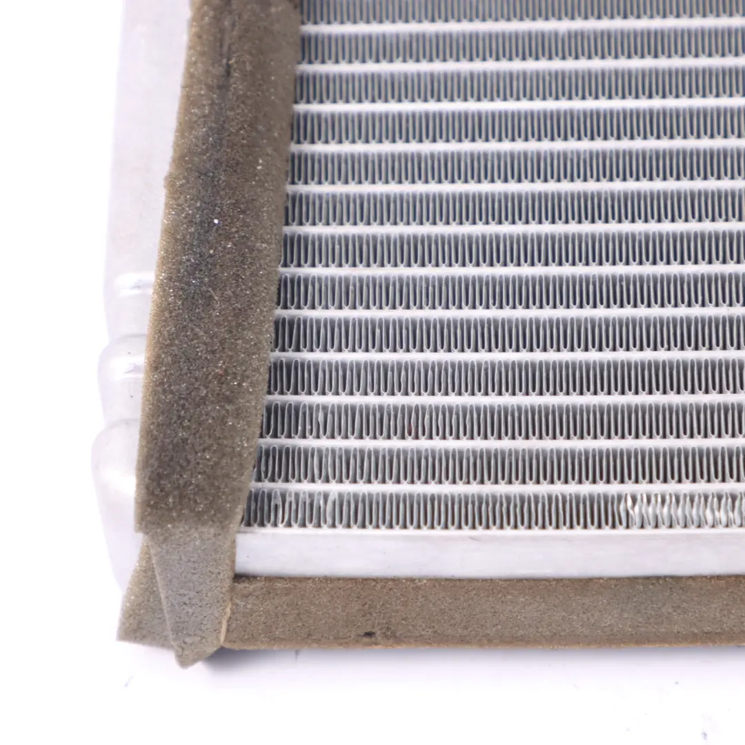 Chauffage Matrix Noyau Radiateur Échangeur de chaleur pour Audi A1 8X à propos du numéro de pièce 6R0819031 Audi A1 8X Chauffage Matrix Noyau Radiateur Échangeur de chaleur - SKU 6R0819031 - Numéro de pièce 6R0819031