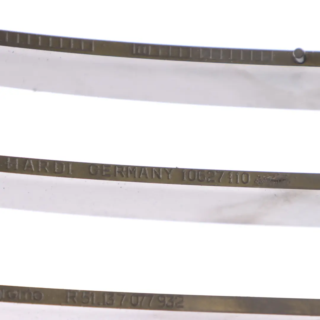 Parachoques Delantero Rejilla Marco Derecho Cromo Negro para BMW E63 E64 con número de pieza 7008916 BMW E63 E64 Parachoques Delantero Rejilla Marco Derecho Cromo Negro - SKU 7008916-1 - Número de pieza 7008916