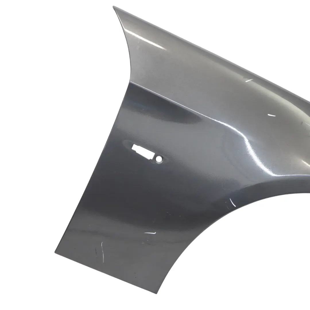 Błotnik Prawy Sparkling Graphite Metalik - A22 do BMW E90 E91 o numerze 7135680 BMW E90 E91 Błotnik Prawy Sparkling Graphite Metalik - A22 - SKU 7135680-SG1 - Numer Części 7135680