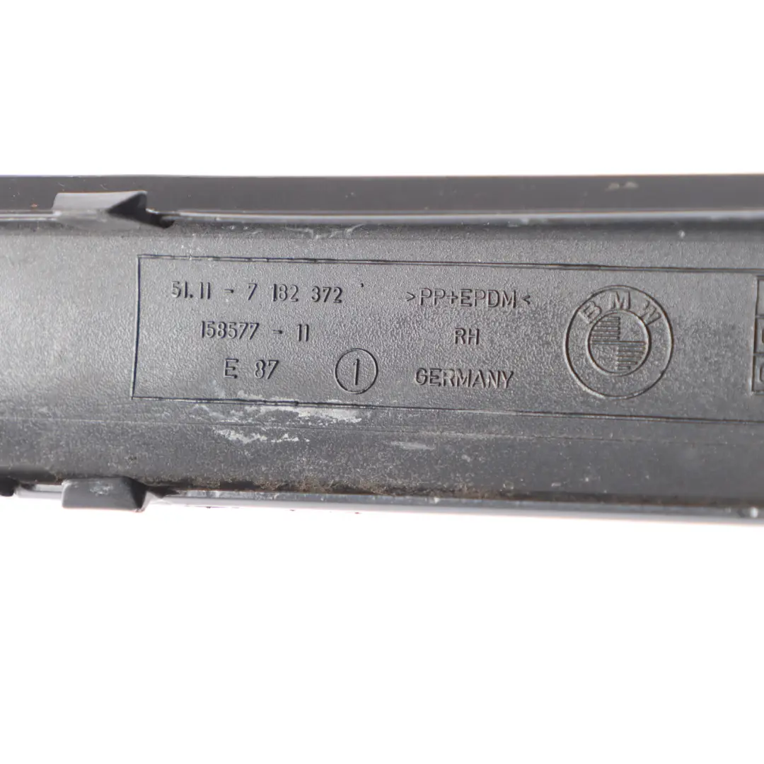 Listello Para Urti Paraurti Copertura Frontale Dx Black Sapphire per BMW E81 E87 LCI con numero di parte 7182372 BMW E81 E87 LCI Listello Para Urti Paraurti Copertura Frontale Dx Black Sapphire - SKU 7182372-BS - Numero di parte 7182372