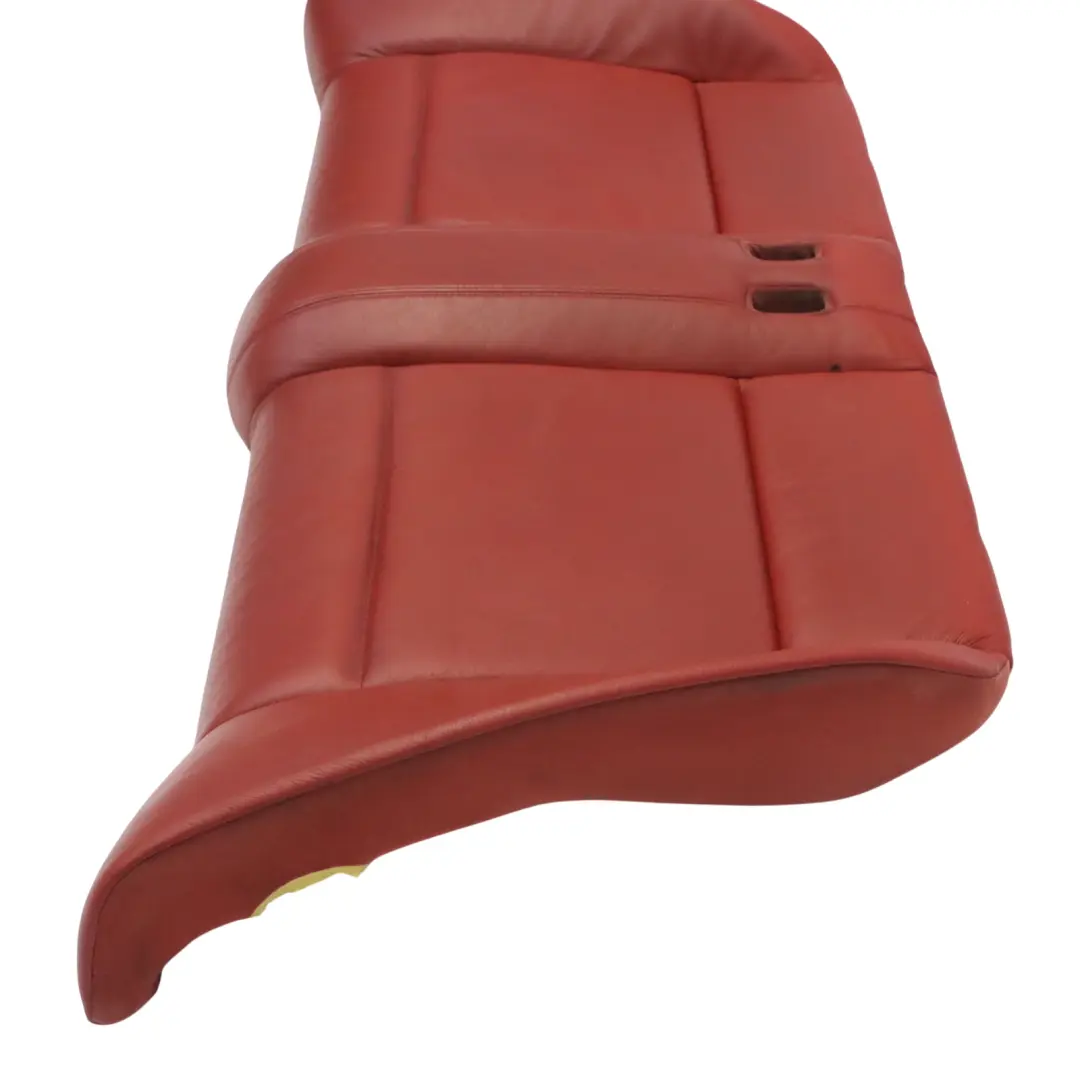 Copertura sedile posteriore Divano Cabrio Pelle Boston Rosso Corallo per BMW E88 con numero di parte 7257058 BMW E88 Copertura sedile posteriore Divano Cabrio Pelle Boston Rosso Corallo - SKU 7257058 - Numero di parte 7257058