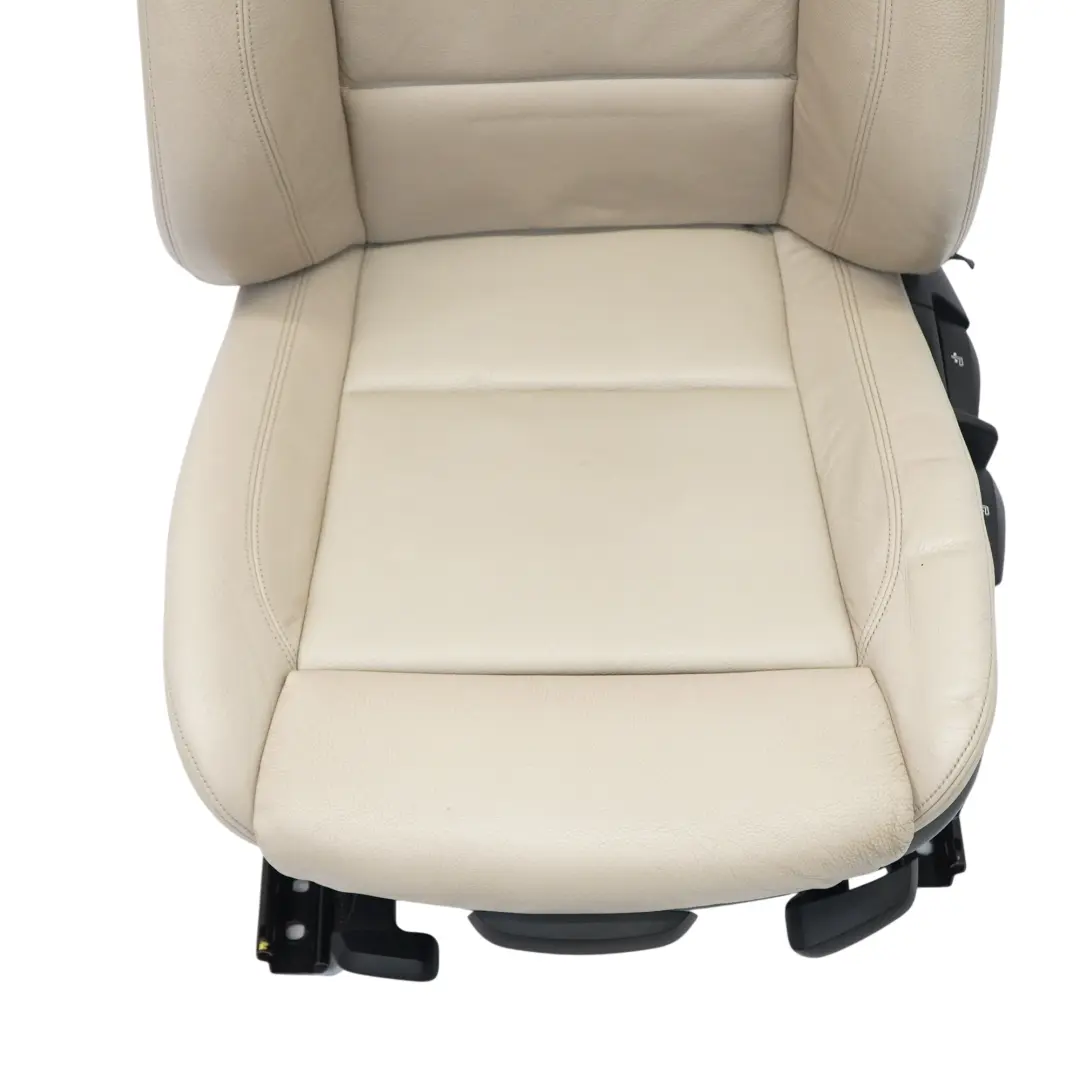 Fotel Sport Przedni Lewy Przód Grzany Skóra Boston Oyster do BMW E88 Cabrio o numerze 7295023 BMW E88 Cabrio Fotel Sport Przedni Lewy Przód Grzany Skóra Boston Oyster - SKU 7295023-1 - Numer Części 7295023