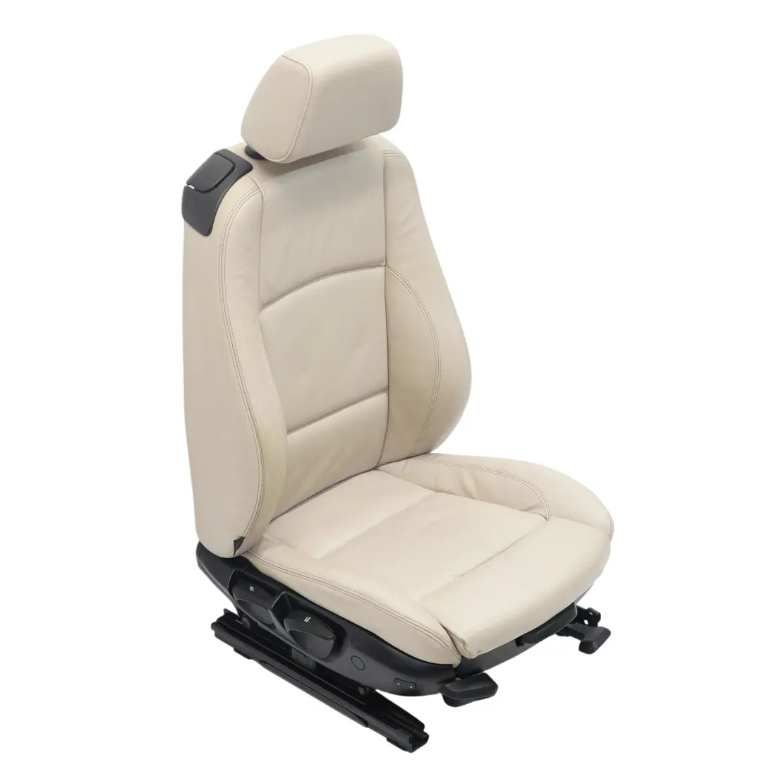 Sedile sportivo anteriore destro Interno pelle Boston Oyster per BMW E88 Cabrio con numero di parte 7295024 BMW E88 Cabrio Sedile sportivo anteriore destro Interno pelle Boston Oyster - SKU 7295024-1 - Numero di parte 7295024