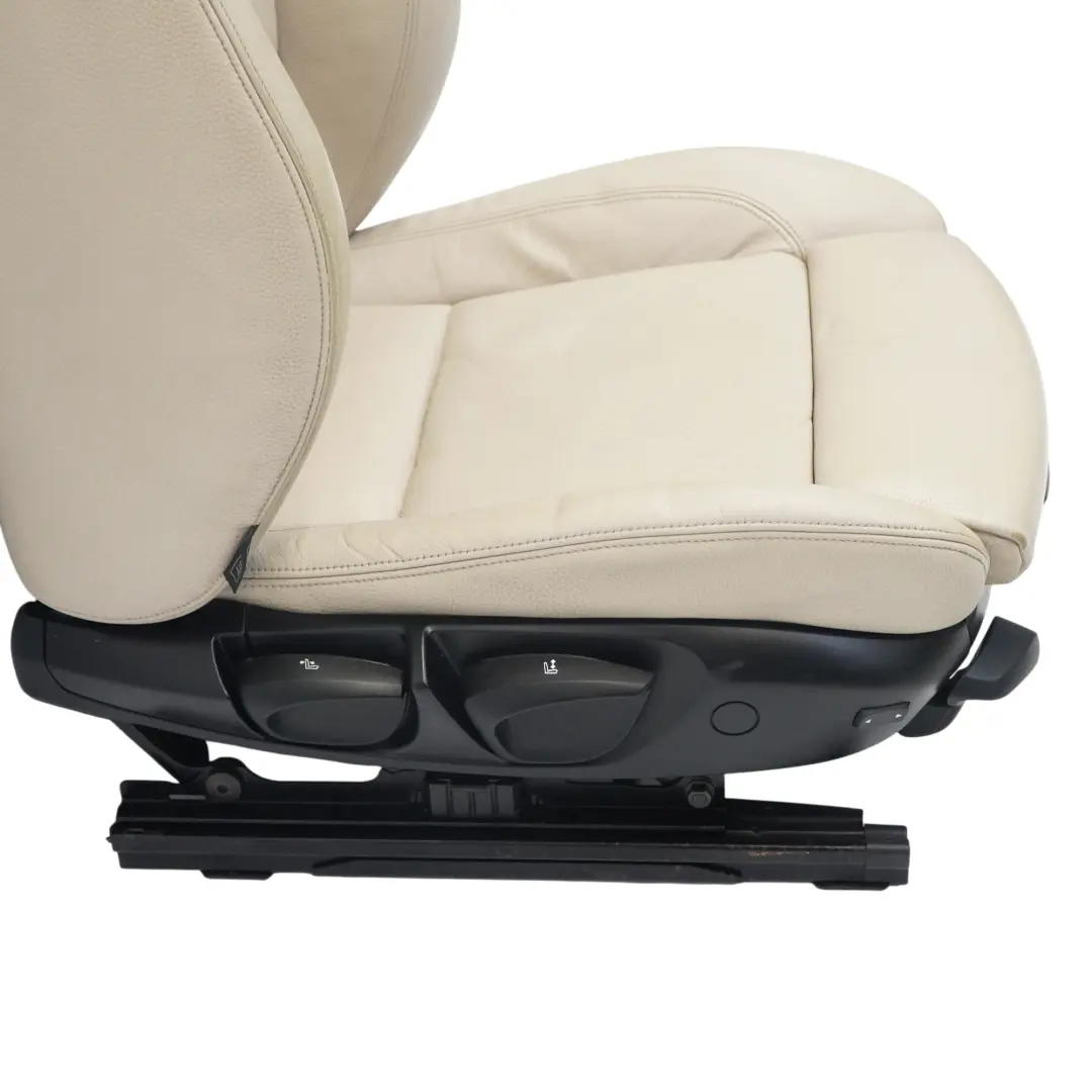 Sedile sportivo anteriore destro Interno pelle Boston Oyster per BMW E88 Cabrio con numero di parte 7295024 BMW E88 Cabrio Sedile sportivo anteriore destro Interno pelle Boston Oyster - SKU 7295024-1 - Numero di parte 7295024