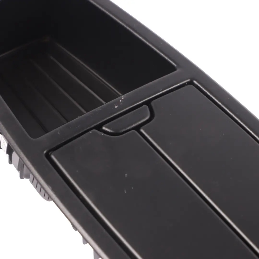 Consola Trasera Portavasos Bandeja Almacenamiento Negro para BMW F33 F83 M4 con número de pieza 7337367 BMW F33 F83 M4 Consola Trasera Portavasos Bandeja Almacenamiento Negro - SKU 7337367 - Número de pieza 7337367