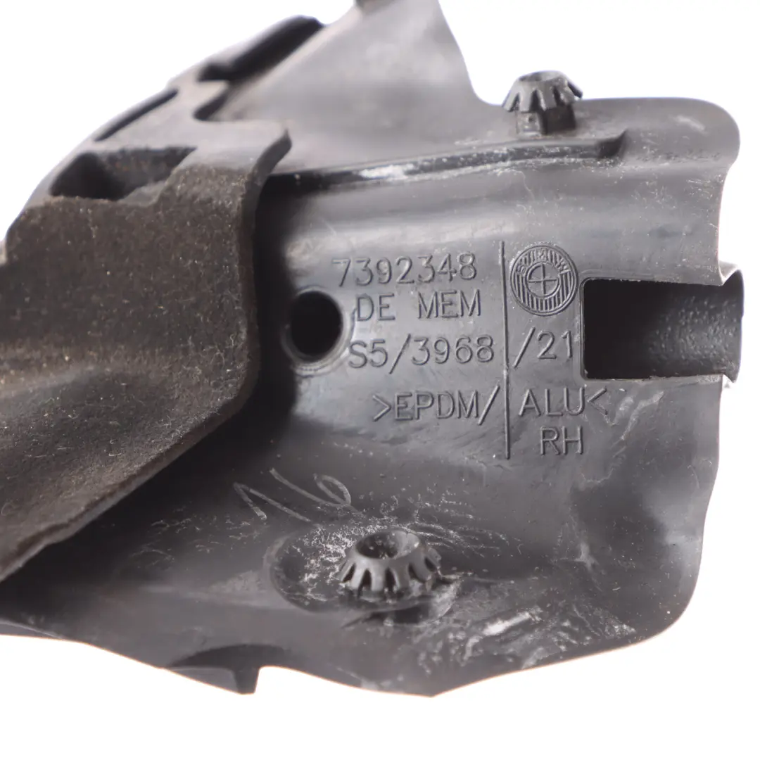 Guarnizione Interna Finestrino Portiera Posteriore Destro per BMW G32 GT con numero di parte 7392348 BMW G32 GT Guarnizione Interna Finestrino Portiera Posteriore Destro - SKU 7392348 - Numero di parte 7392348