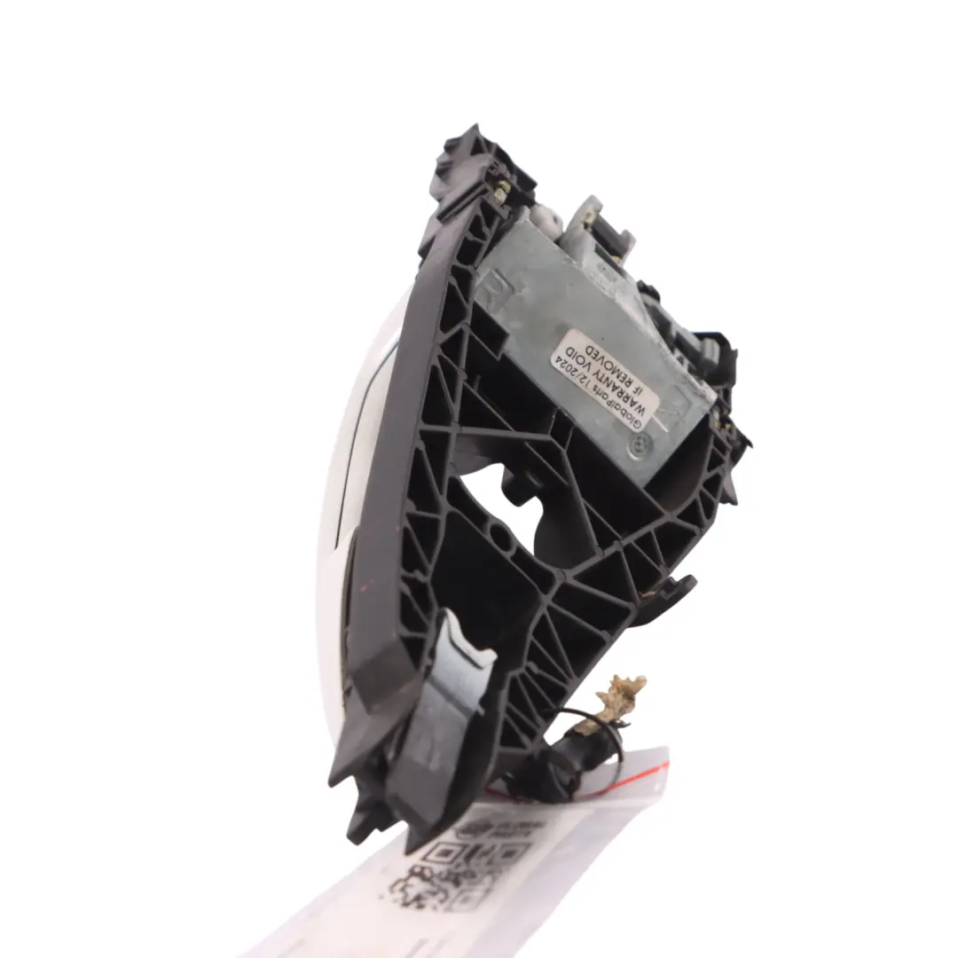 Tirador Puerta Delantero Trasero Derecho Mineralweiss - A96 para BMW F15 F45 F48 con número de pieza 7396306 BMW F15 F45 F48 Tirador Puerta Delantero Trasero Derecho Mineralweiss - A96 - SKU 7396306-MW - Número de pieza 7396306