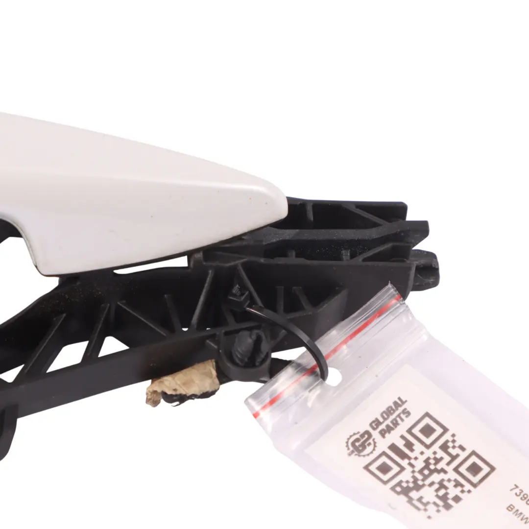 Poignée de porte avant arrière droite Mineralweiss - A96 pour BMW F15 F45 F48 à propos du numéro de pièce 7396306 BMW F15 F45 F48 Poignée de porte avant arrière droite Mineralweiss - A96 - SKU 7396306-MW - Numéro de pièce 7396306