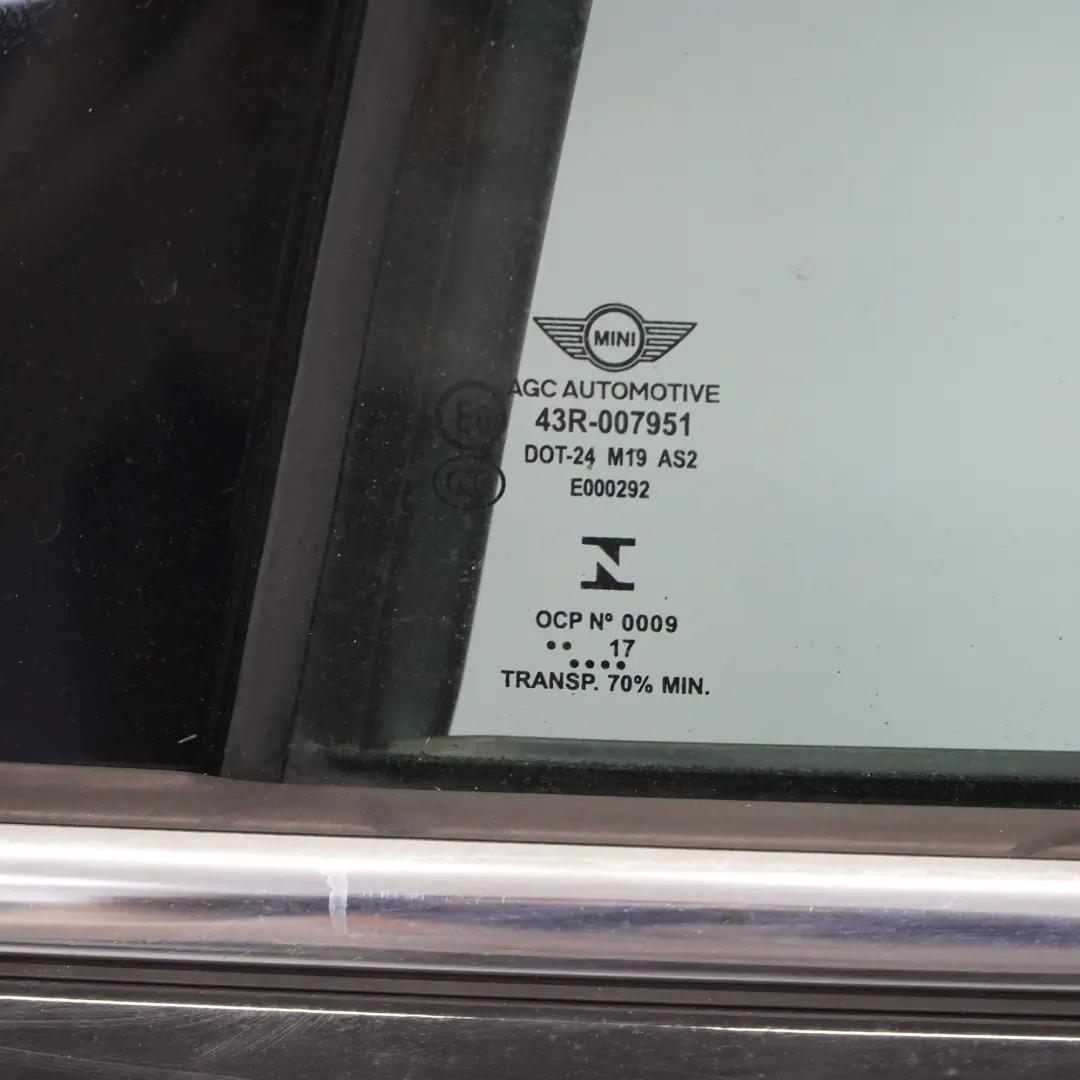 Puerta Trasera Izquierda Midnight Black Metallic - A94 para Mini F60 Countryman con número de pieza 7438597 Mini F60 Countryman Puerta Trasera Izquierda Midnight Black Metallic - A94 - SKU 7438597-MNB - Número de pieza 7438597