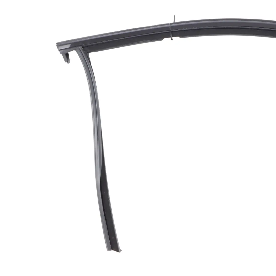 Window Guide Front Door Right O/S Outside Seal Moulding to BMW F40 with Part number 7452348 BMW F40 Window Guide Front Door Right O/S Outside Seal Moulding - SKU 7452348 - Part number 7452348