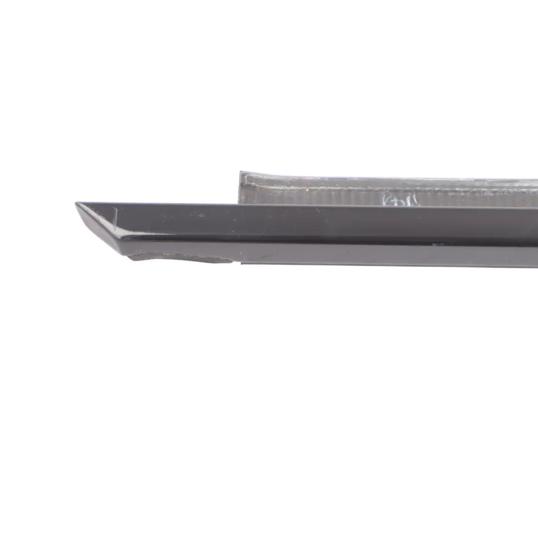 D'Ombra Copertura Canale Porta Anteriore Destra Modanatura per BMW F40 Linea con numero di parte 7473998 BMW F40 Linea D'Ombra Copertura Canale Porta Anteriore Destra Modanatura - SKU 7473998 - Numero di parte 7473998