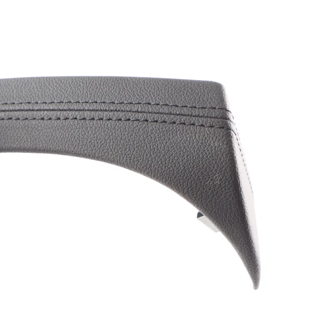 B-Pillar Cover Left Column Middle Trim Panel Black para BMW G32 con número de pieza 7483305 BMW G32 B-Pillar Cover Left Column Middle Trim Panel Black - SKU 7483305 - Número de pieza 7483305