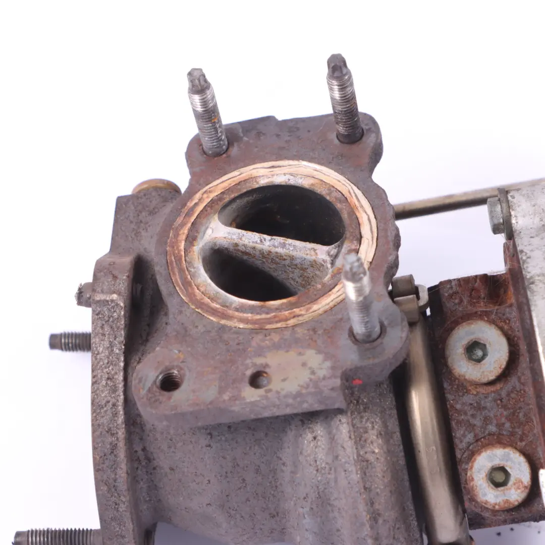 Parte dell'alloggiamento dell'attuatore Turbocompressore 7565424 per Mini R56 N14 con numero di parte 7600881 Mini R56 N14 Parte dell'alloggiamento dell'attuatore Turbocompressore 7565424 - SKU 7600881 - Numero di parte 7600881