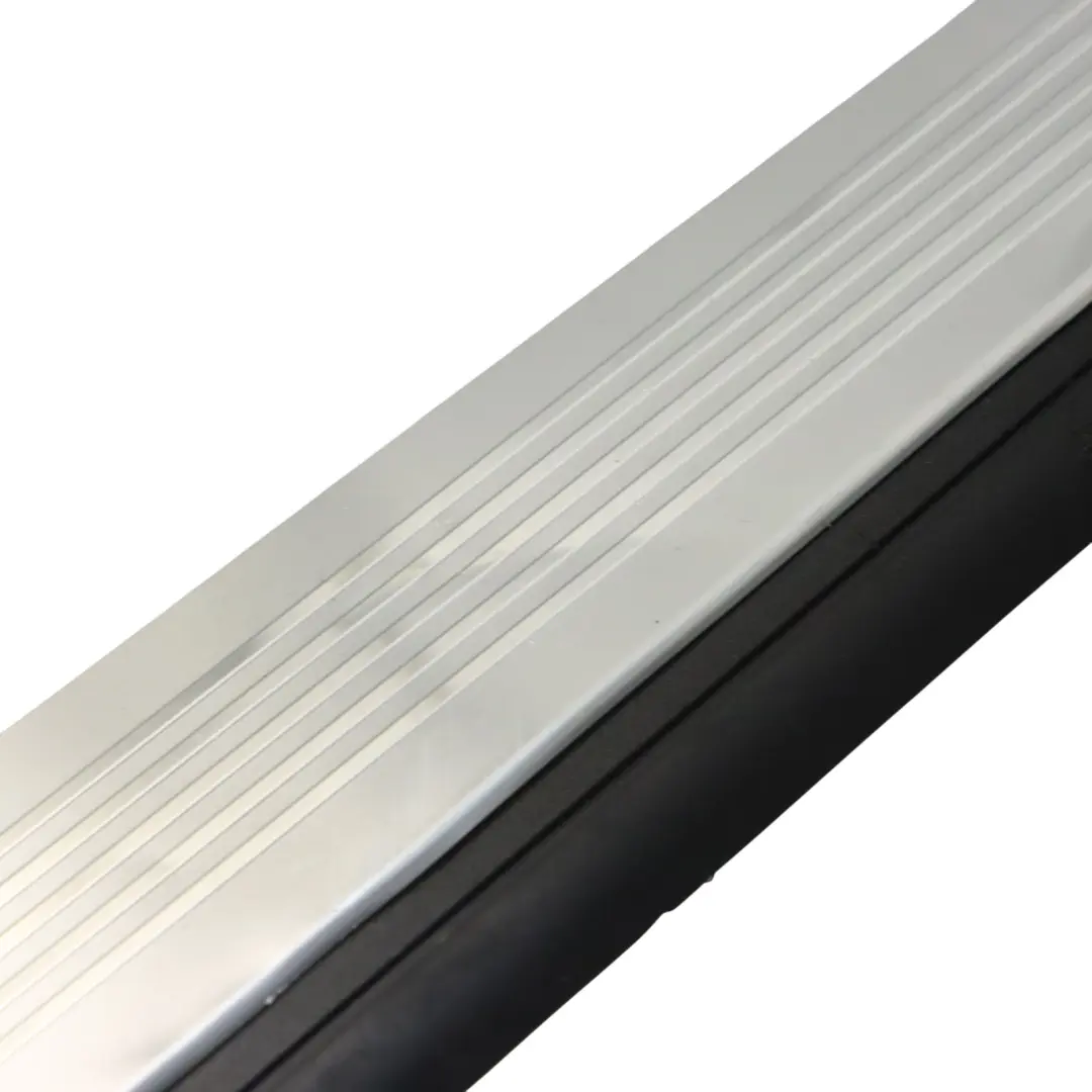 Porta d'ingresso Sill Strip anteriore sinistra Trim per BMW E89 M Sport con numero di parte 8040123 BMW E89 M Sport Porta d'ingresso Sill Strip anteriore sinistra Trim - SKU 8040123 - Numero di parte 8040123