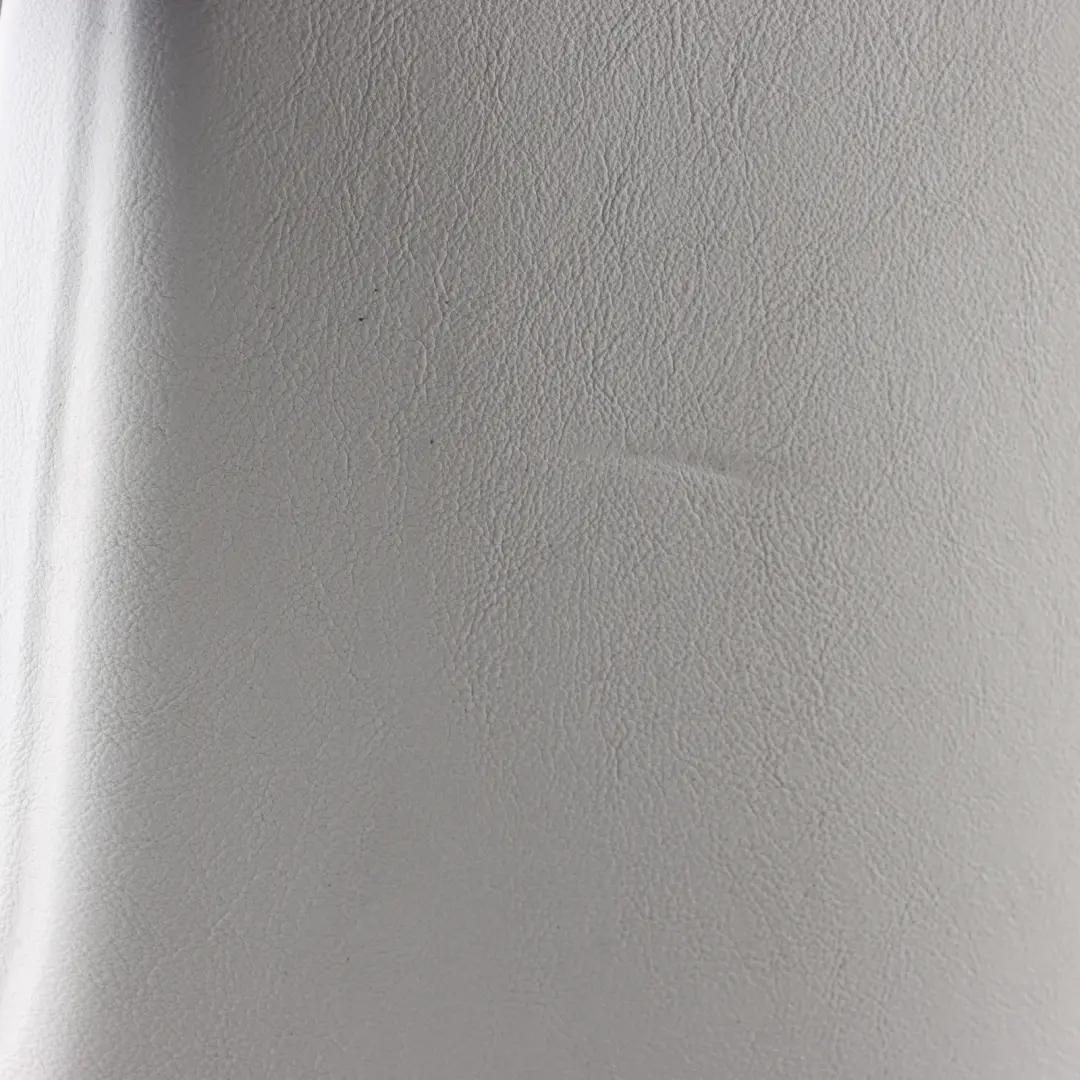 Rücksitzseiten Verkleidung Links Leder Silverstone für BMW F82 M4 mit Teilenummer 8058135 BMW F82 M4 Rücksitzseiten Verkleidung Links Leder Silverstone - SKU 8058135 - Teilenummer 8058135