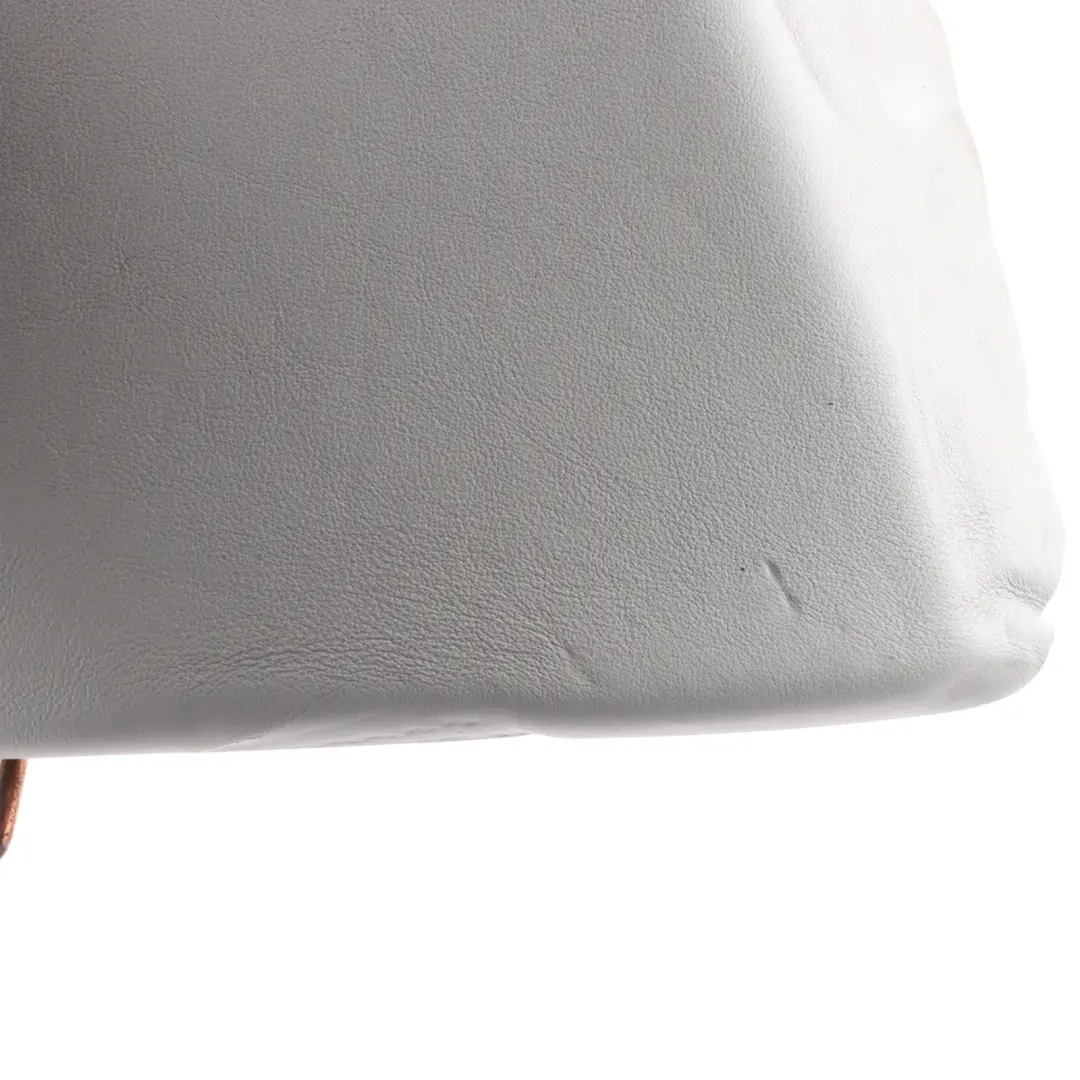 Seiten Verkleidung Rücksitz Rechts außen Leder Silverstone für BMW F82 M4 mit Teilenummer 8058136 BMW F82 M4 Seiten Verkleidung Rücksitz Rechts außen Leder Silverstone - SKU 8058136 - Teilenummer 8058136