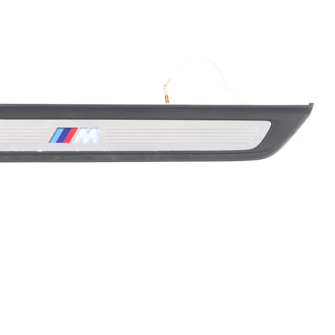 Pannello Copertura Ingresso Illuminato Anteriore Sinistra Destra per BMW G32 M Sport con numero di parte 8061034 BMW G32 M Sport Pannello Copertura Ingresso Illuminato Anteriore Sinistra Destra - SKU 8061034 - Numero di parte 8061034