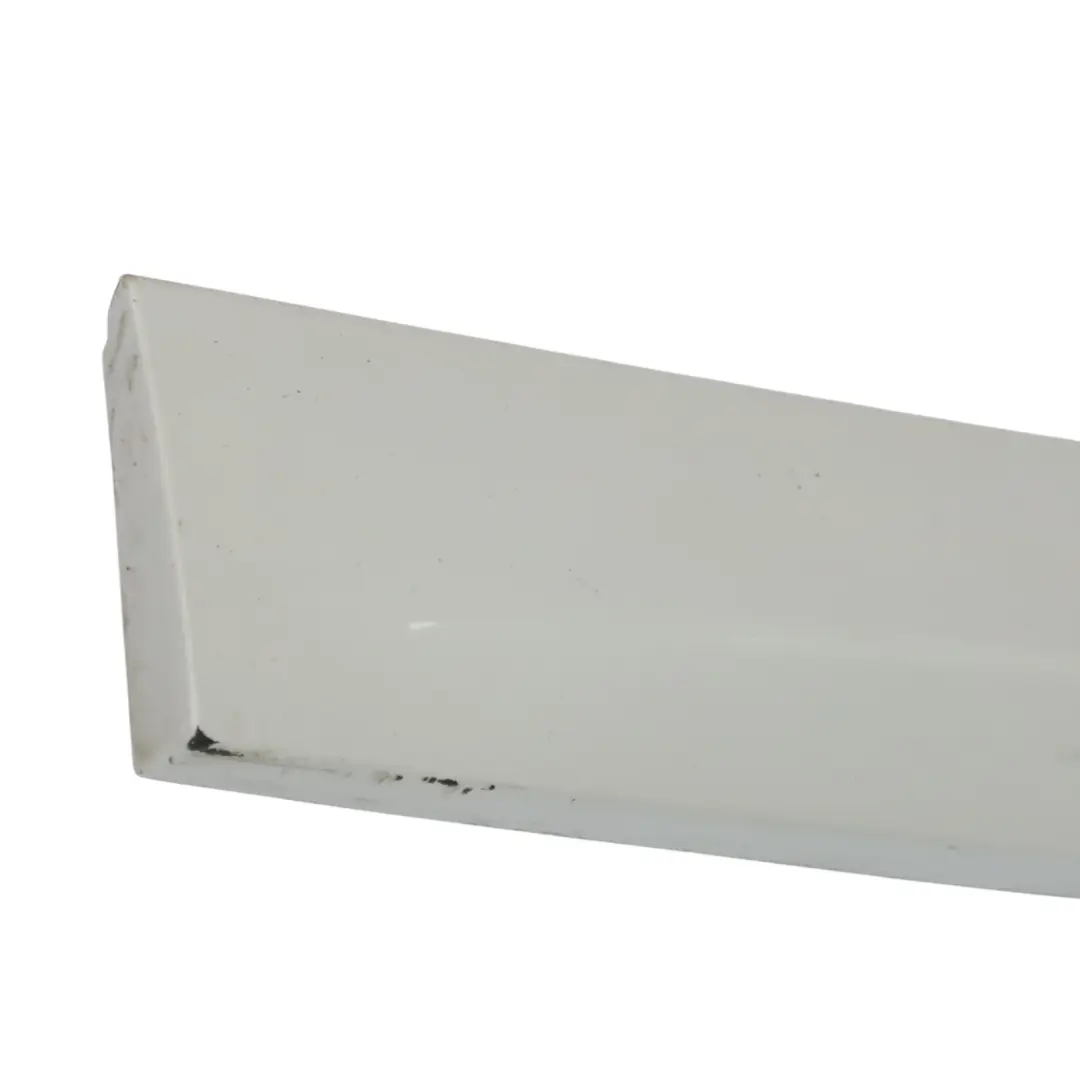 Moulure de porte arrière droite Trim Mineral White - A96 pour BMW X1 F48 M Sport à propos du numéro de pièce 8067708 BMW X1 F48 M Sport Moulure de porte arrière droite Trim Mineral White - A96 - SKU 8067708-MW - Numéro de pièce 8067708