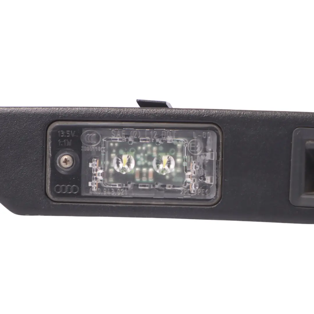 Heck Klappen Griff Koffer Raum Verkleidung für Audi A3 8V Cabrio mit Teilenummer 8E0827574F Audi A3 8V Cabrio Heck Klappen Griff Koffer Raum Verkleidung - SKU 8E0827574F - Teilenummer 8E0827574F