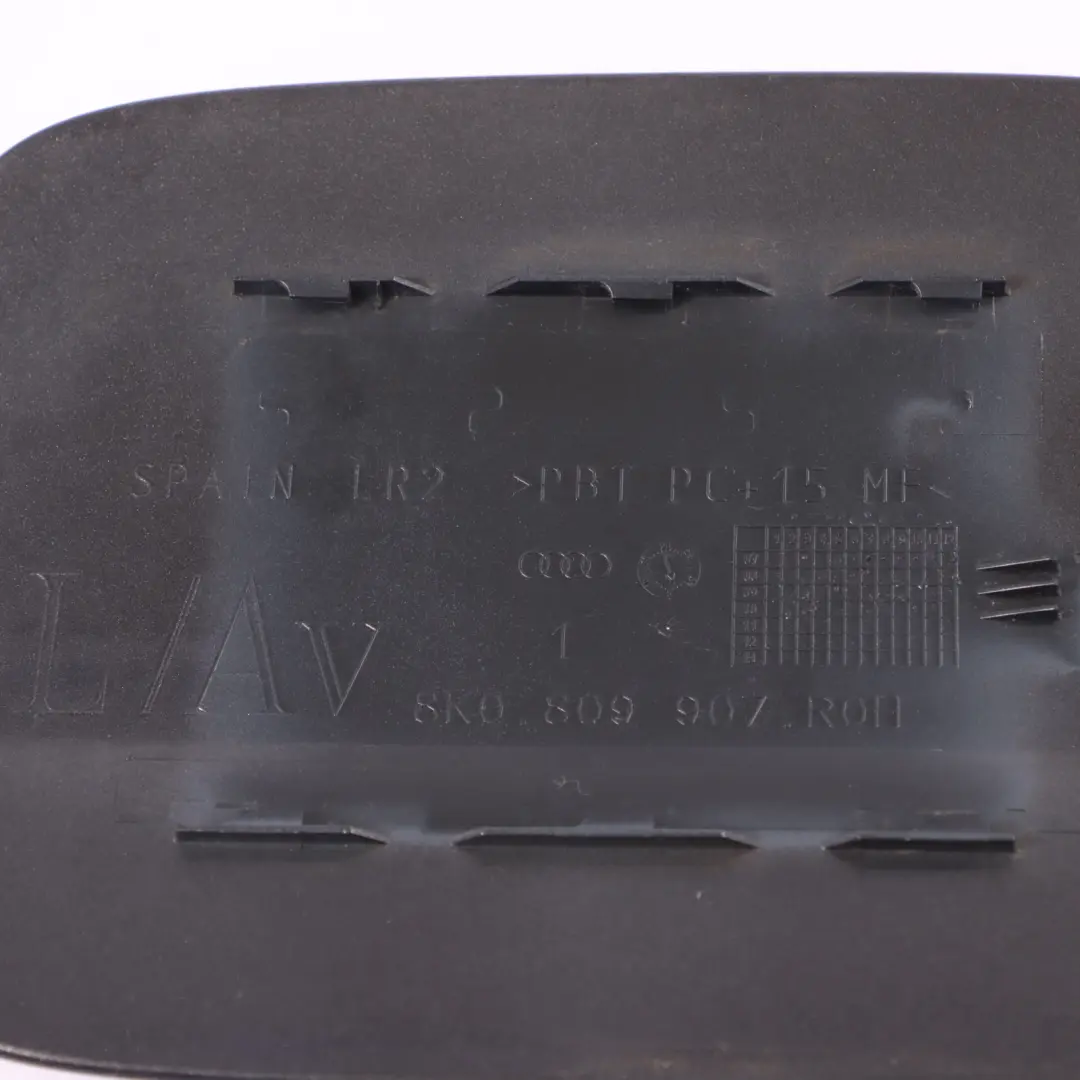 Audi A4 B8 Couvercle du bouchon réservoir carburant Gris Lava Pearl Effect Z7L - SKU 8K0809907-LAG - Numéro de pièce 8K0809907