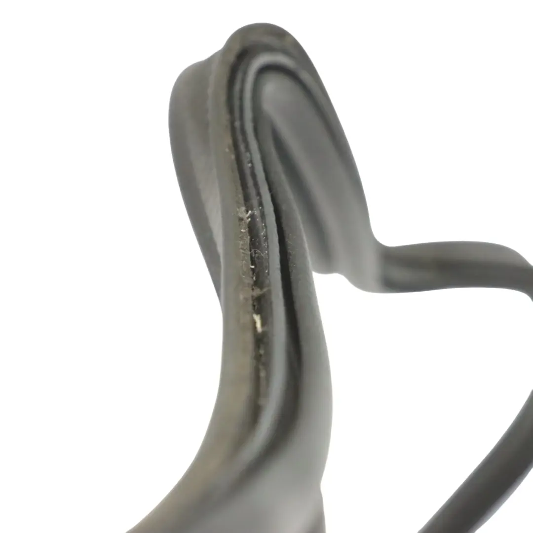 8K Berlina Guarnizione del coperchio del bagagliaio per Audi A4 B8 con numero di parte 8K5827705C Audi A4 B8 8K Berlina Guarnizione del coperchio del bagagliaio - SKU 8K5827705C - Numero di parte 8K5827705C