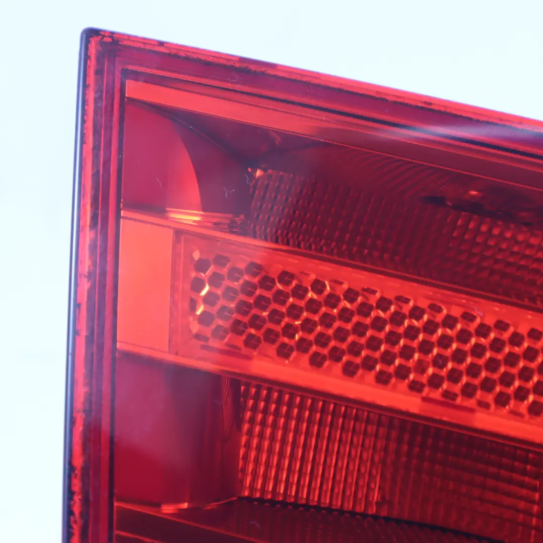 Audi A4 B8 Berline Feu arrière gauche du couvercle de coffre 8K5945093D - SKU 8K5945093D-1 - Numéro de pièce 8K5945093D-1