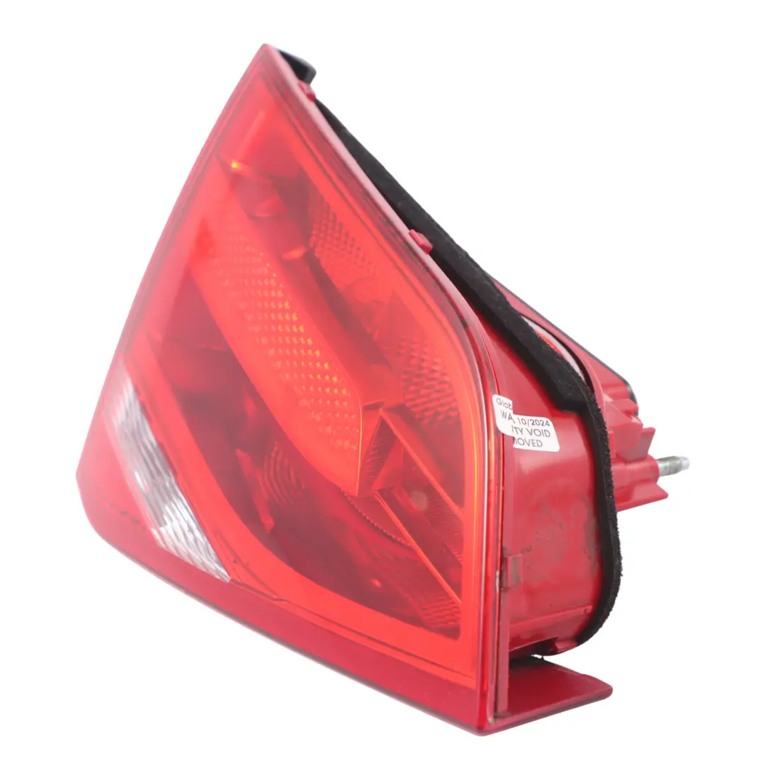 Lampa Tylna Lewa Klapy Bagażnika do Audi A4 B8 Sedan o numerze 8K5945093D Audi A4 B8 Sedan Lampa Tylna Lewa Klapy Bagażnika - SKU 8K5945093D-1 - Numer Części 8K5945093D