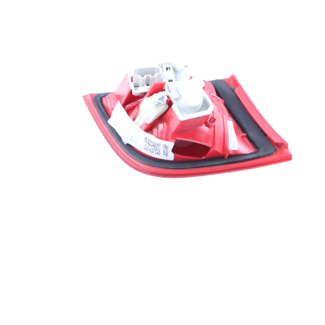 Luz Trasera Interior Halógena Derecha para Audi A3 8P con número de pieza 8P4945094B Audi A3 8P Luz Trasera Interior Halógena Derecha - SKU 8P4945094B - Número de pieza 8P4945094B