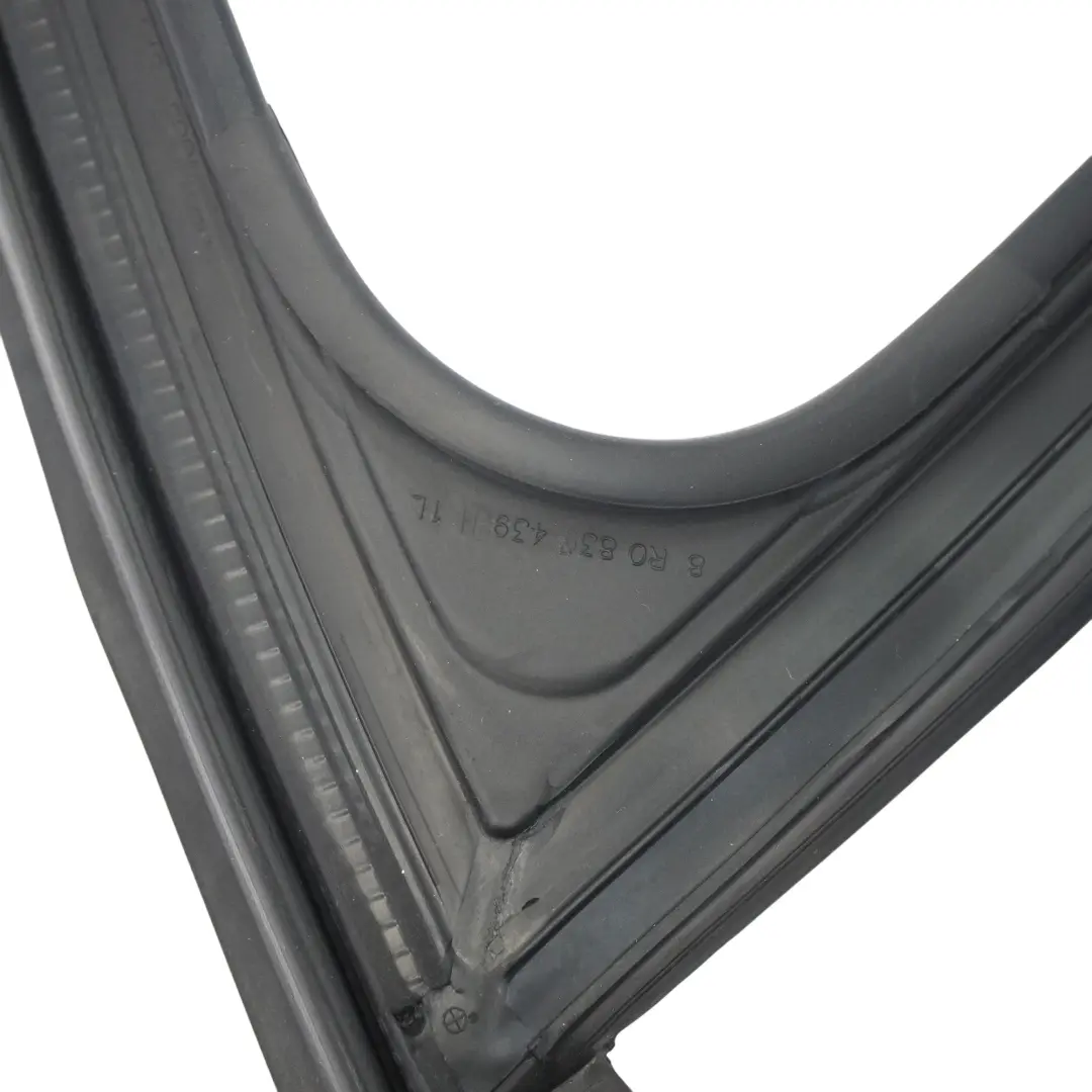 Uszczelka drzwi Audi Q5 8R Prowadnicy Szyby Rama do o numerze 8R0837439H Uszczelka drzwi Audi Q5 8R Prowadnicy Szyby Rama - SKU 8R0837439H - Numer Części 8R0837439H