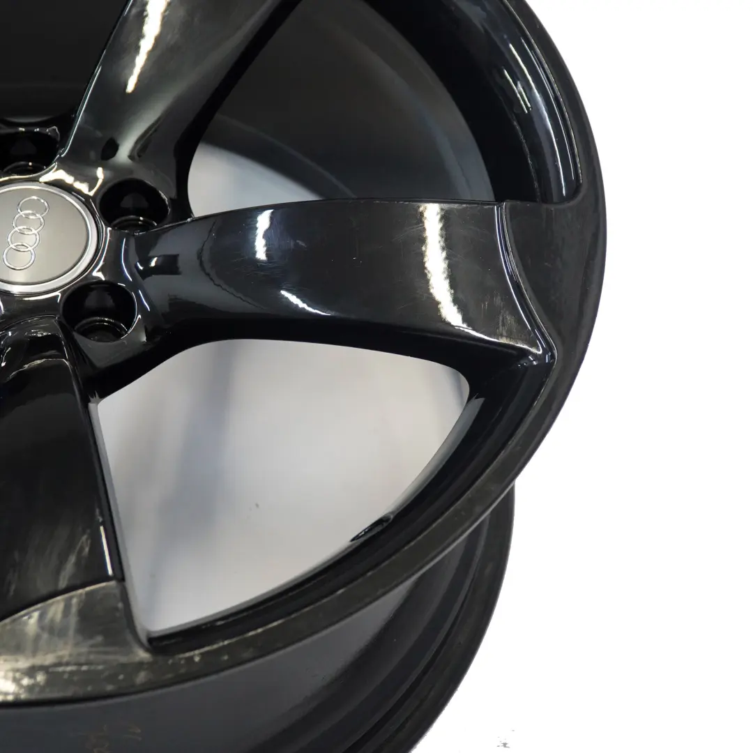 Czarna Felga Aluminiowa 20" 9J ET:26 do Audi A5 8T o numerze 8T0601025DH Audi A5 8T Czarna Felga Aluminiowa 20" 9J ET:26 - SKU 8T0601025DH-2 - Numer Części 8T0601025DH