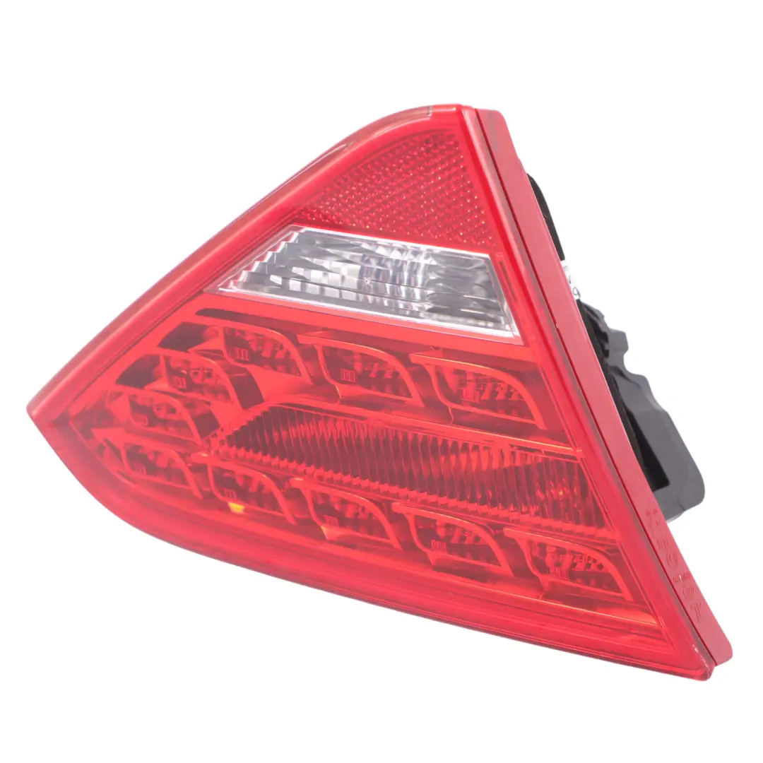 Audi A5 8T Tylna Światło Lampa Wewnętrzna Tył Lewo - SKU 8T0945093A-1 - Numer Części 8T0945093A