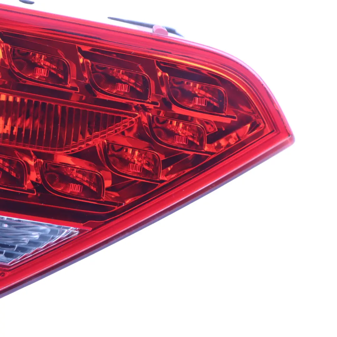 Luz Trasera LED Escotilla Interior Izquierda para Audi S5 8T con número de pieza 8T0945093A Audi S5 8T Luz Trasera LED Escotilla Interior Izquierda - SKU 8T0945093A - Número de pieza 8T0945093A