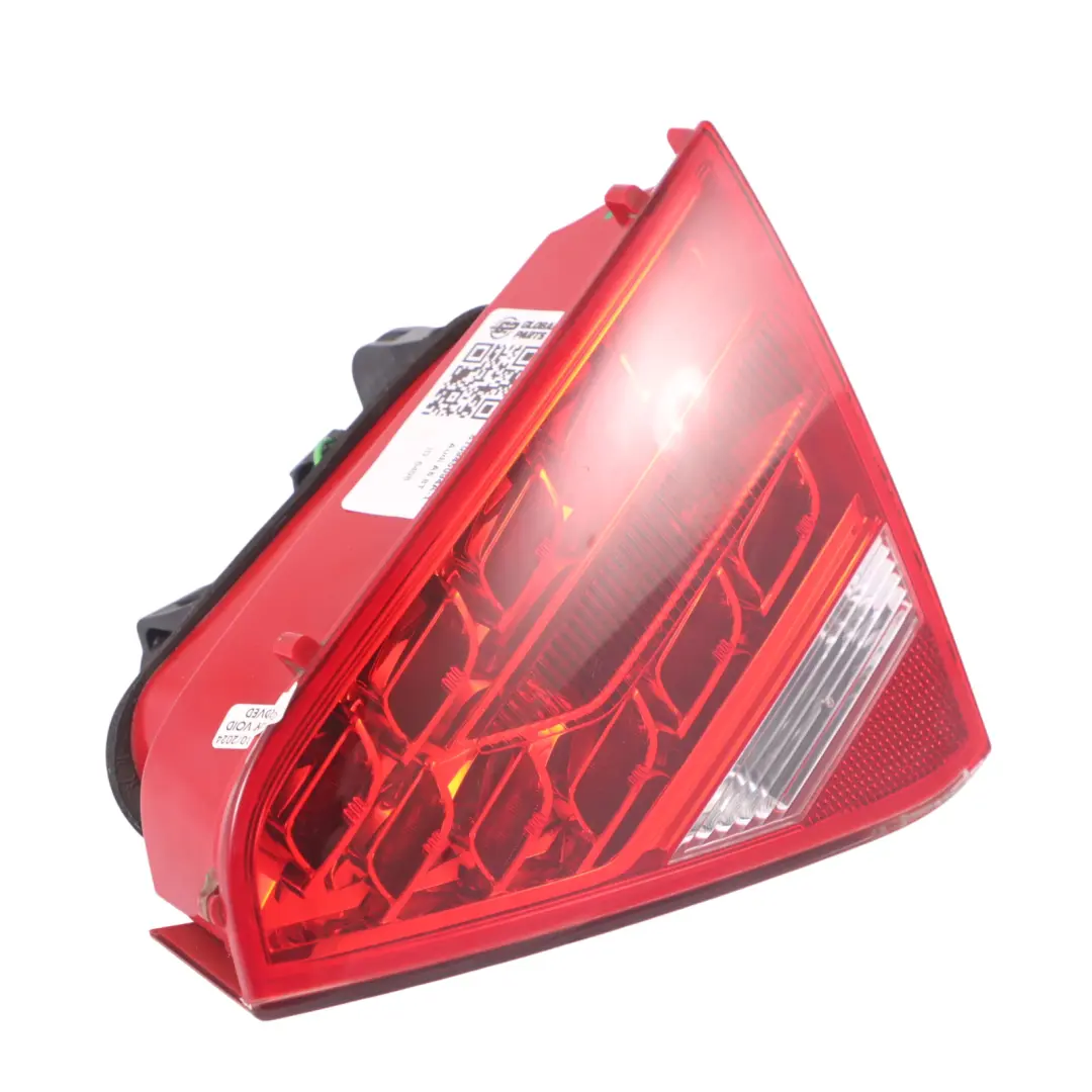 Luz Trasera Inner Hatch Derecha para Audi A5 8T con número de pieza 8T0945094A Audi A5 8T Luz Trasera Inner Hatch Derecha - SKU 8T0945094A-1 - Número de pieza 8T0945094A