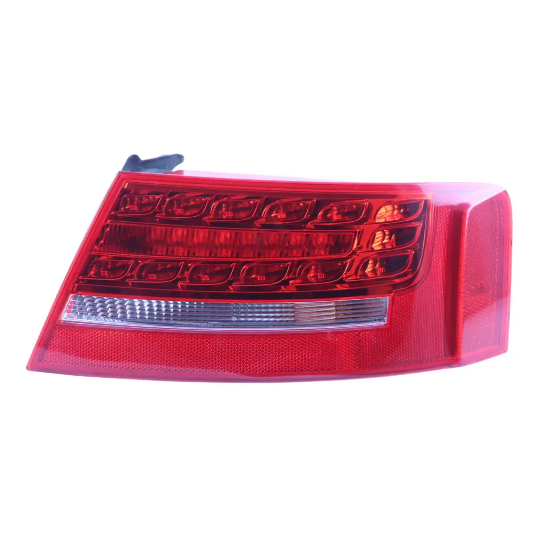 Lampa Zewnętrzna Błotnik Boczny Prawy Tył Tylna do Audi A5 8T o numerze 8T0945096D Audi A5 8T Lampa Zewnętrzna Błotnik Boczny Prawy Tył Tylna - SKU 8T0945096D - Numer Części 8T0945096D