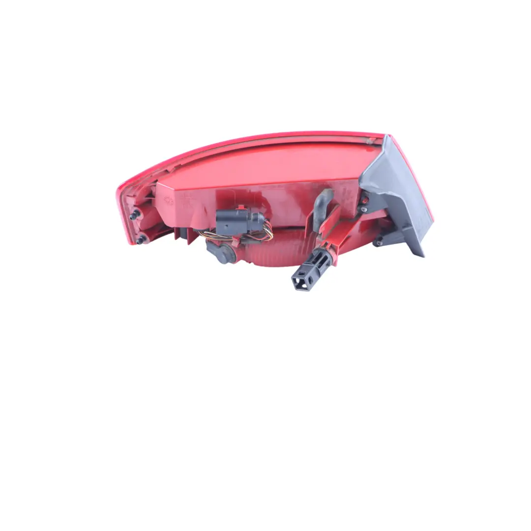 Lampa Zewnętrzna Błotnik Boczny Prawy Tył Tylna do Audi A5 8T o numerze 8T0945096D Audi A5 8T Lampa Zewnętrzna Błotnik Boczny Prawy Tył Tylna - SKU 8T0945096D - Numer Części 8T0945096D