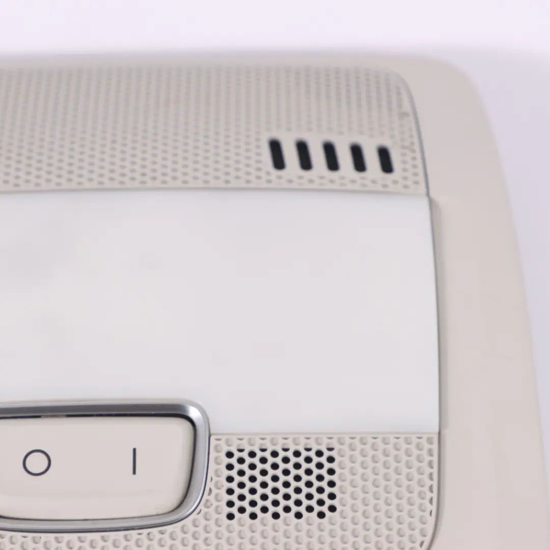 Lampka Oświetlenia Wnętrza Kabiny 8T0947135BF do Audi A5 8T o numerze 8T0947135B-1 Audi A5 8T Lampka Oświetlenia Wnętrza Kabiny 8T0947135BF - SKU 8T0947135B-1 - Numer Części 8T0947135B-1