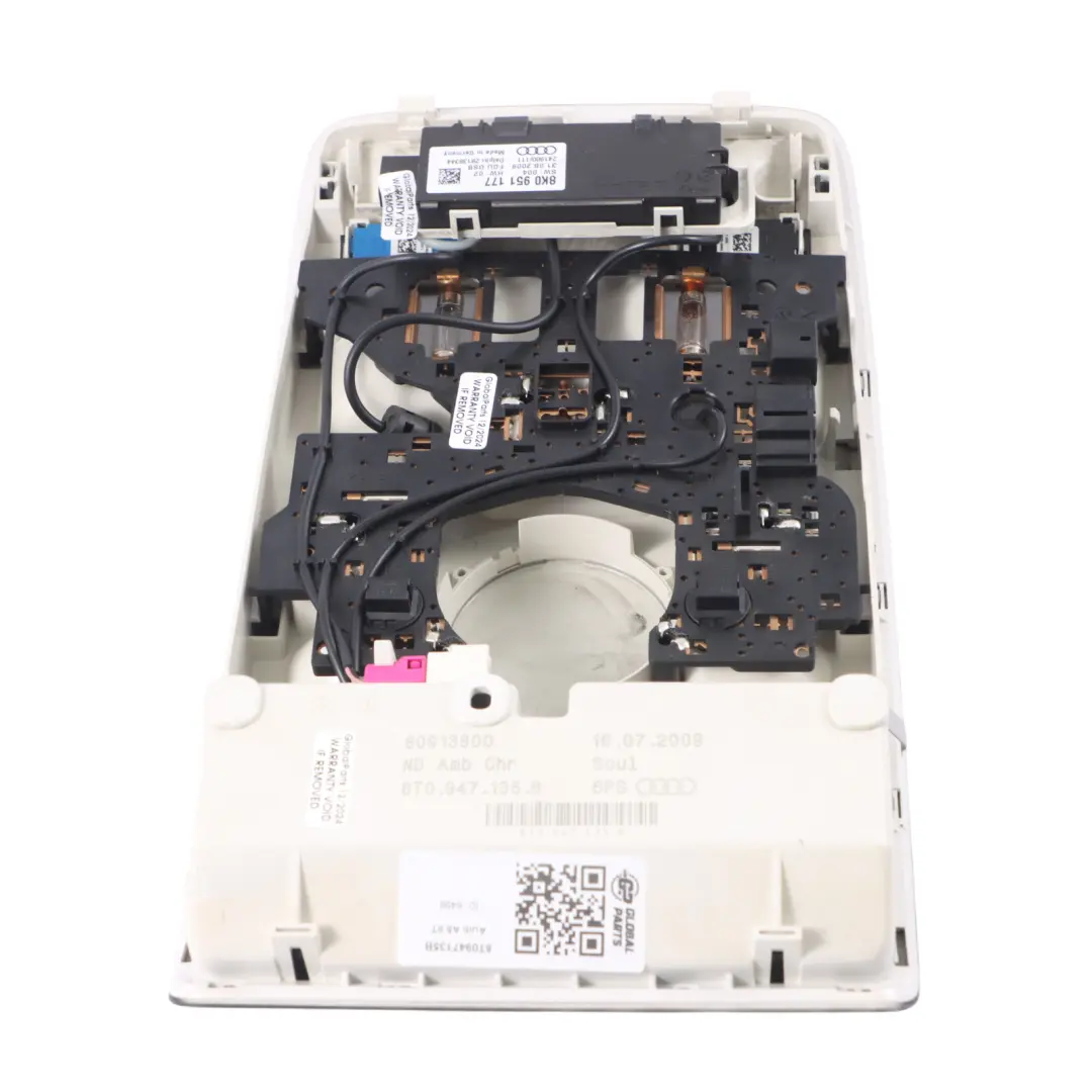 Audi A5 8T Techo Delantero Interior Luz de Lectura de Cortesía F - SKU 8T0947135B - Número de pieza 8T0947135B