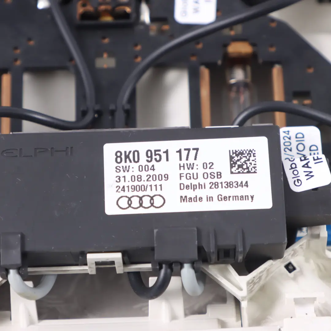 Audi A5 8T Techo Delantero Interior Luz de Lectura de Cortesía F - SKU 8T0947135B - Número de pieza 8T0947135B