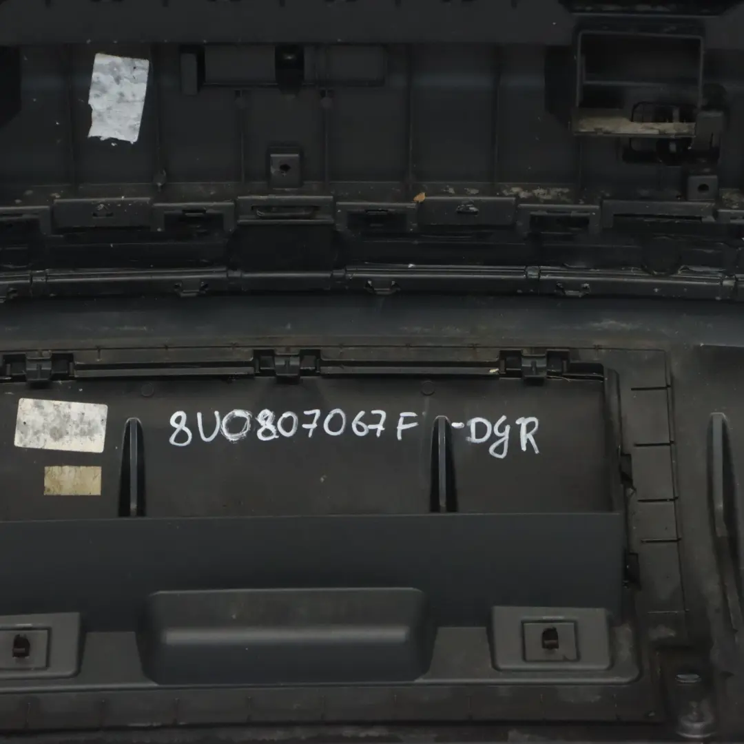 Zderzak Tylny Daytona Grey Pearl Szary - Z7S do Audi Q3 8U o numerze 8U0807067F Audi Q3 8U Zderzak Tylny Daytona Grey Pearl Szary - Z7S - SKU 8U0807067F-DGR - Numer Części 8U0807067F