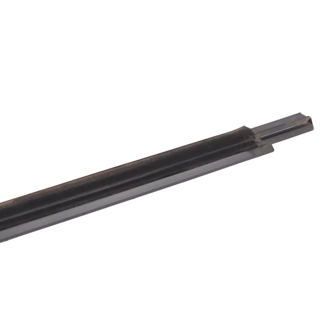 Audi Q3 8U Bande moulure vitre porte arrière gauche Brillant - SKU 8U0853763F - Numéro de pièce 8U0853763F
